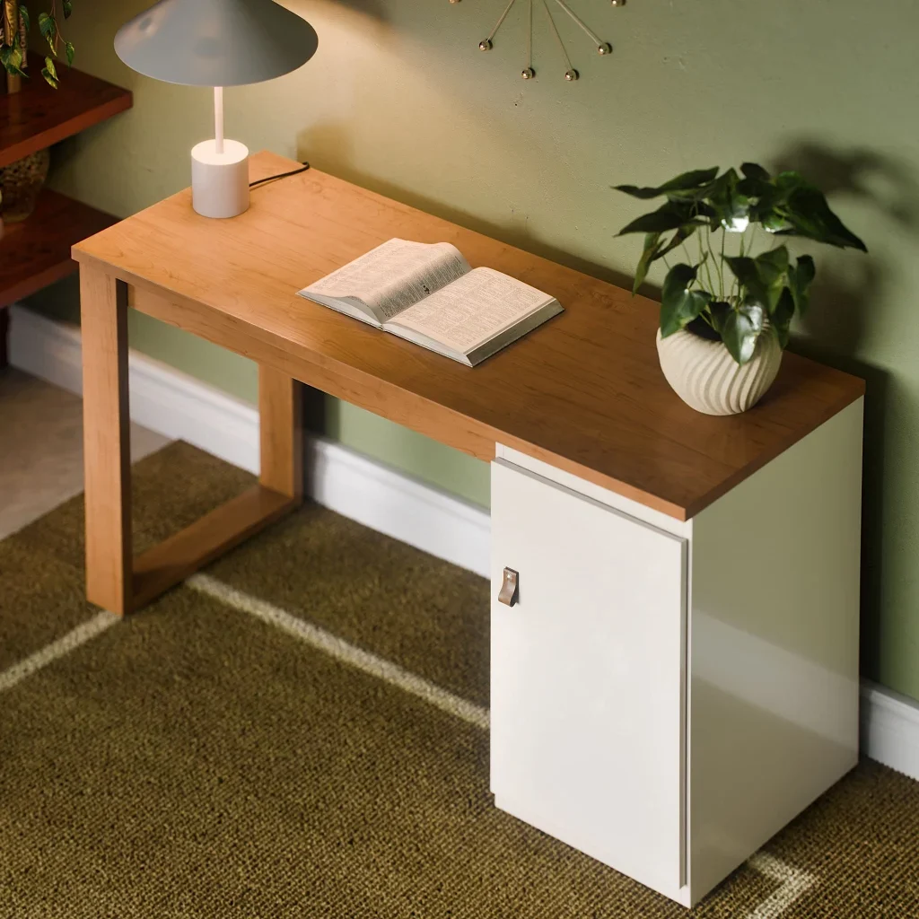 Mesa Escrivaninha Star Paris MDF Amadeirada com Porta Para Home Office ou Estudo Moderna e Funcional